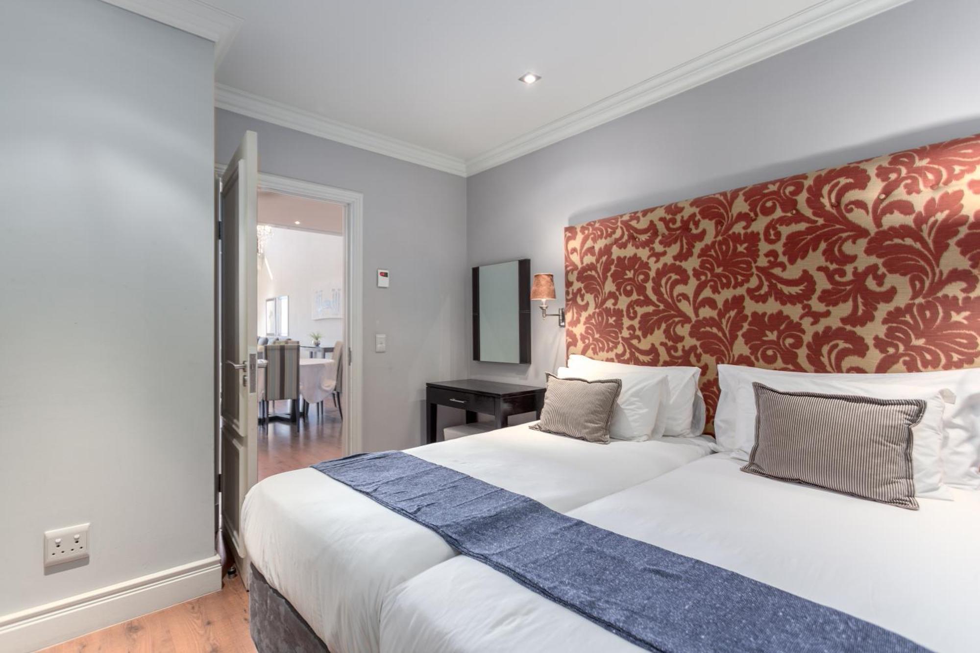 Cape Royale Luxury By Nivar Cape Town Exterior photo